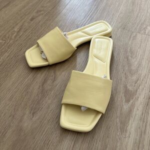 EUC Nordstrom - Babette Slide Sandal (Pastel Yellow) - Size 8